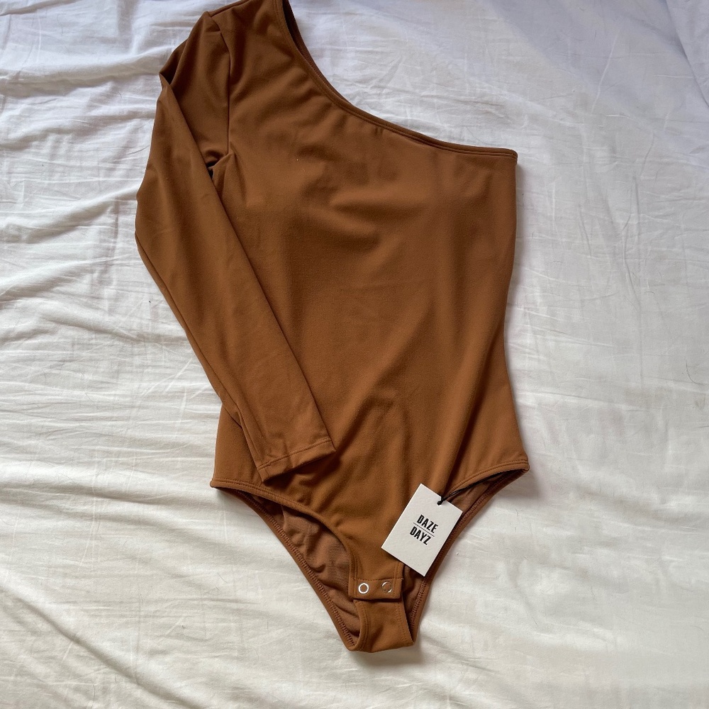 DAZE DAYZ ONE SHOULDER BODYSUIT